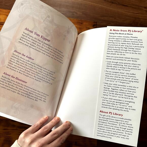 PJ Library Sammy Spider's First Yom Kippur Jewish Paperback Book - Picture 9 of 11